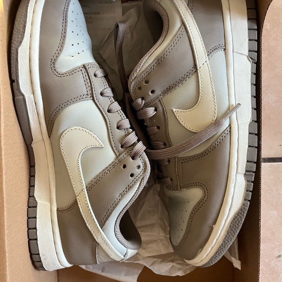 Women’s Dunk Low “Moon Fossil” - Picture 2 of 5